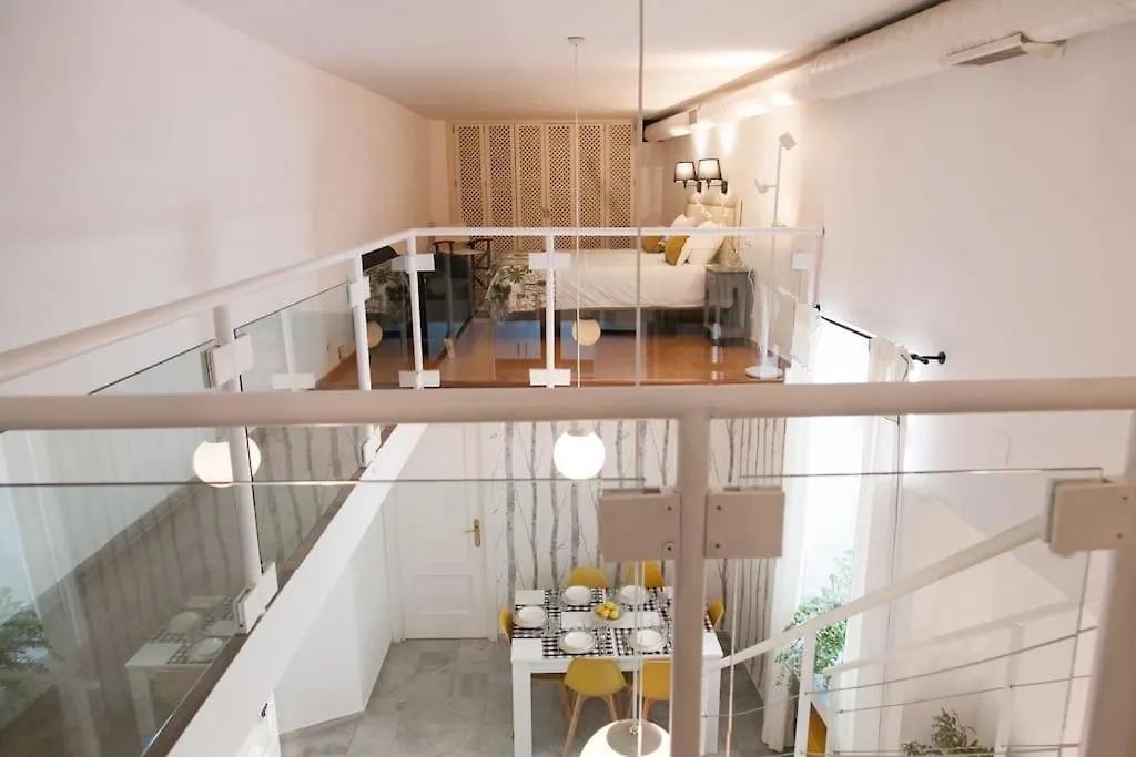Idyllic & Loveliest Apt With Patio.Private Parking Seville Apartment