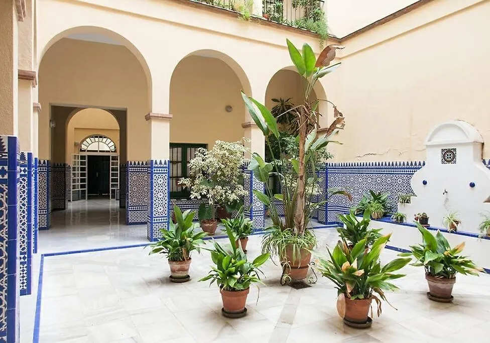 Idyllic & Loveliest Apt With Patio.Private Parking Seville Apartment