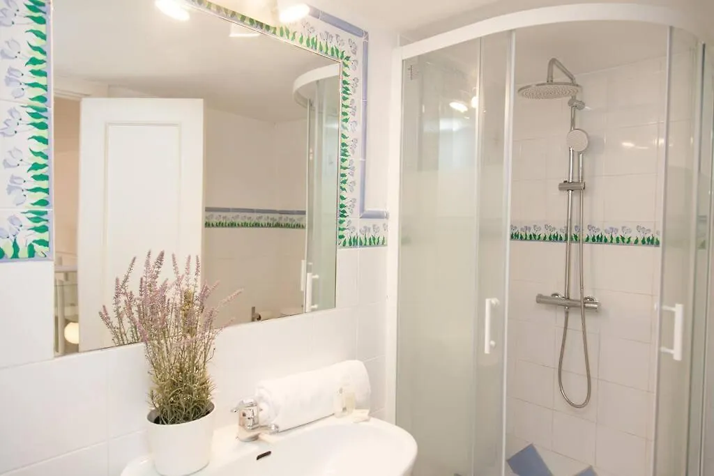 Idyllic & Loveliest Apt With Patio.Private Parking Seville Spain